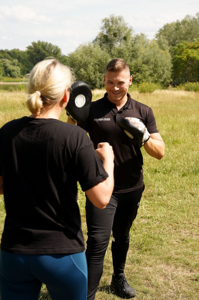 Mann Frau boxen Sport Park